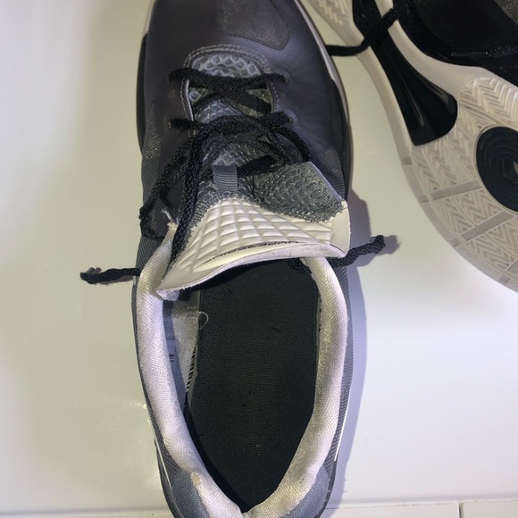 Women’s Nike Zoom Hyperspike volleyball shoe - Picture 6 of 7